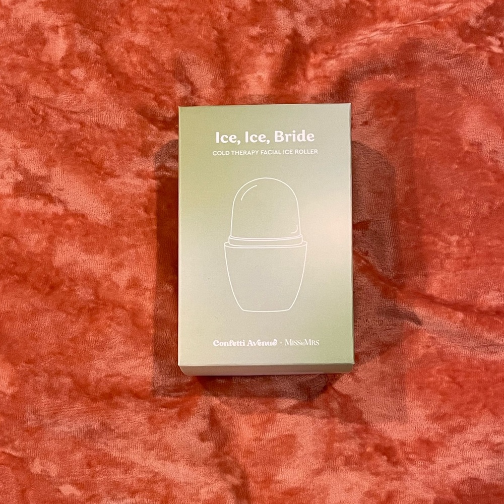 NWOT Facial ice roller